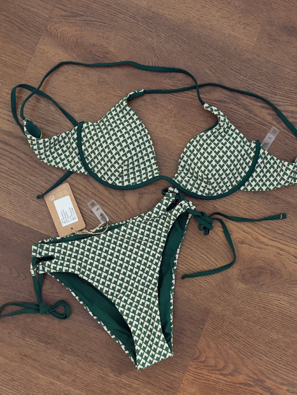BERLOOK 2 piece swim set. Large. NWT.